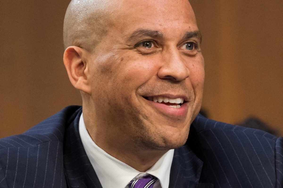 Un vistazo a las finanzas de los legisladores, desde acuerdos de libros hasta deudas