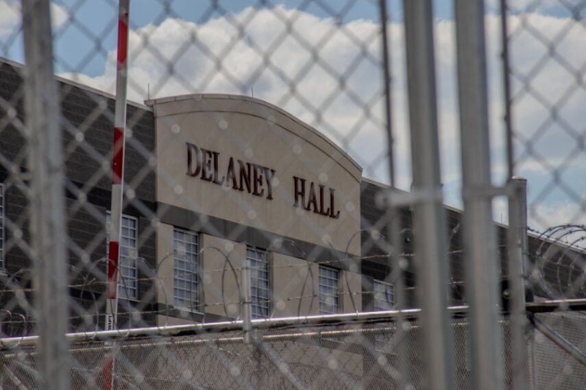 A una hija le impidieron visitar a su padre en Delaney Hall antes de que él falleciera